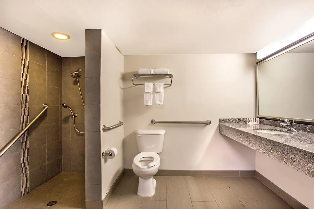 Howard Johnson By Wyndham Scottsdale Old Town Hotel